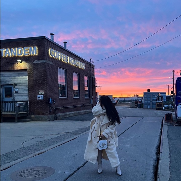 Meet your Posher, Martika - Picture 2 of 2